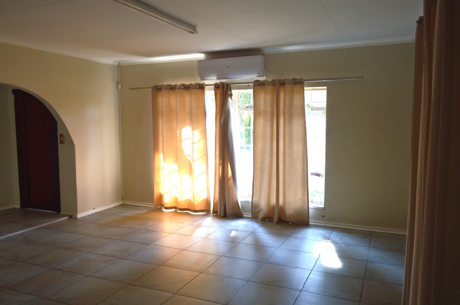 5 Bedroom Property for Sale in Flamwood North West